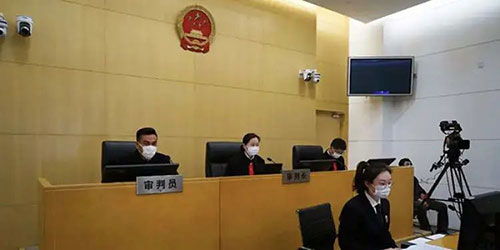 嬰兒高燒40度未察覺，育嬰師被雇主打傷 法院判決與行業(yè)反思